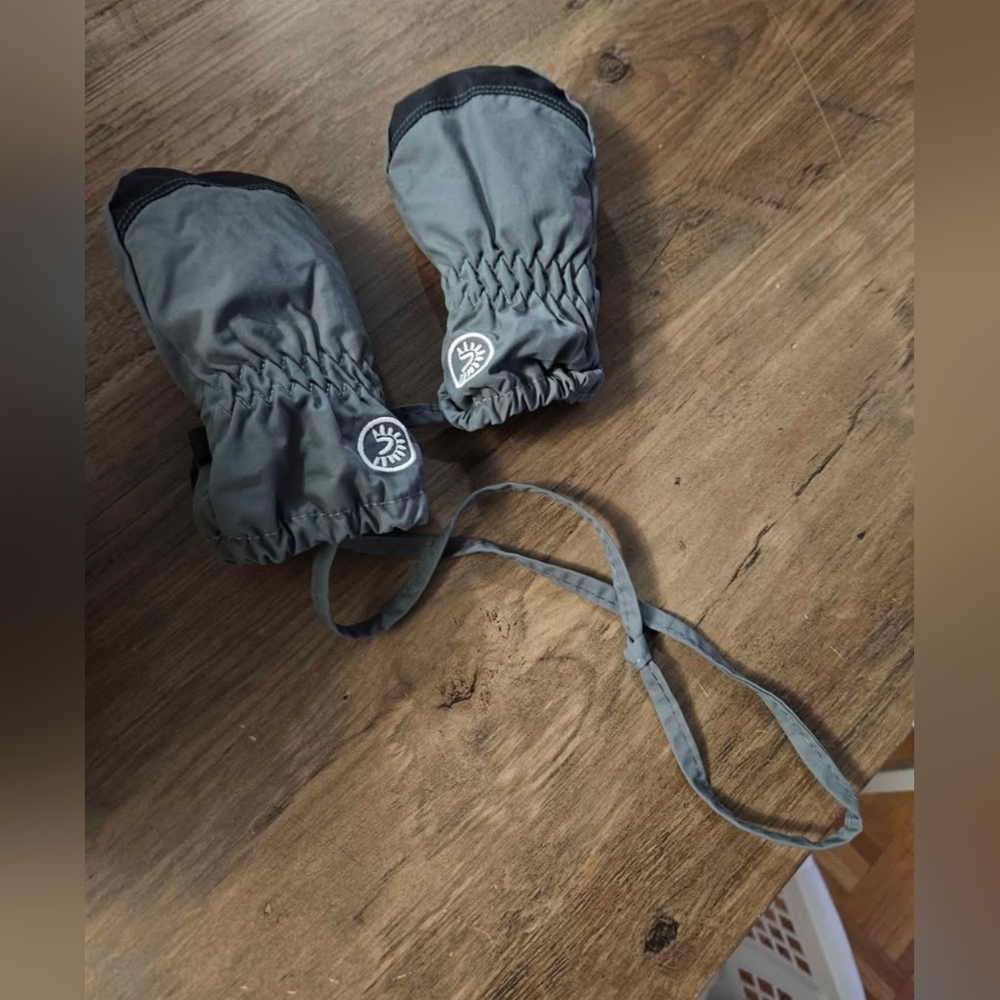 Baby 6-12 Gray Mittens